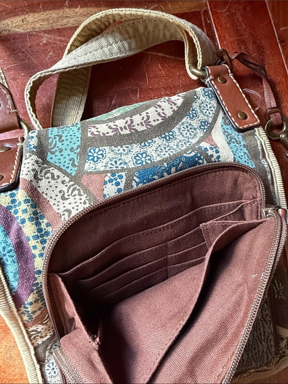 Fossil compact messenger